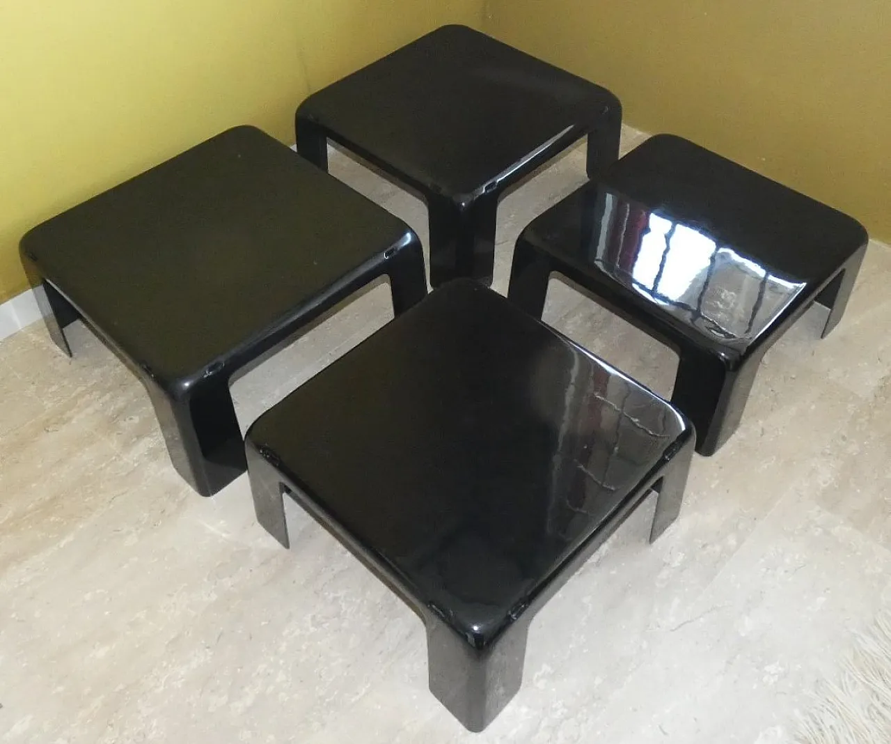 4Tavoli impilabili Quattro Gatti di Mario Bellini per C&B Italia, 1967 2