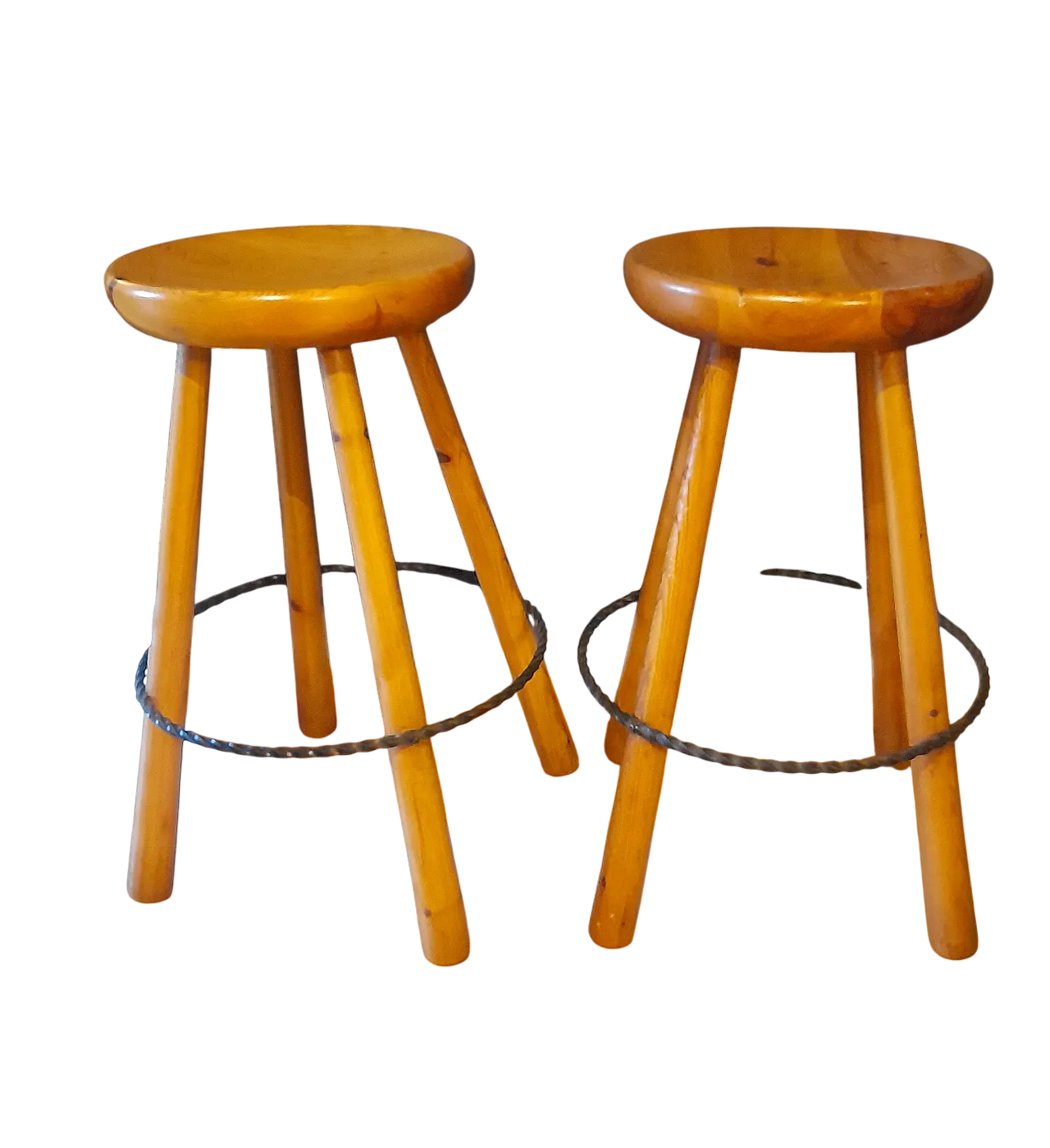 Due Sgabelli in massello di legno di pino Charlotte Perriand 51