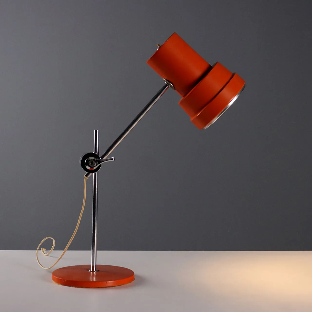 Lampada a sospensione in metallo cromato e plastica, '900 1