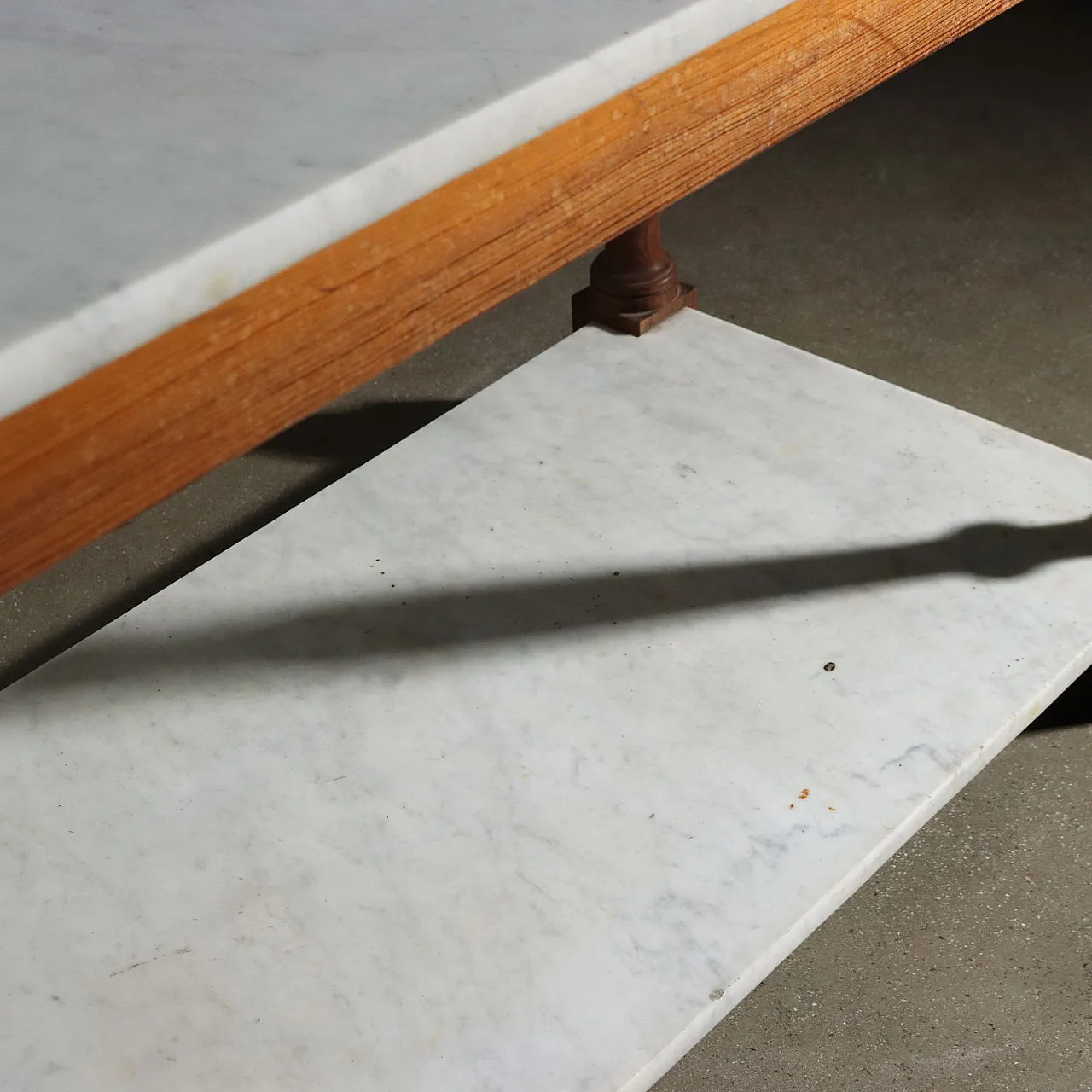 Tavolo da lavoro in larice e marmo, metà '900 8