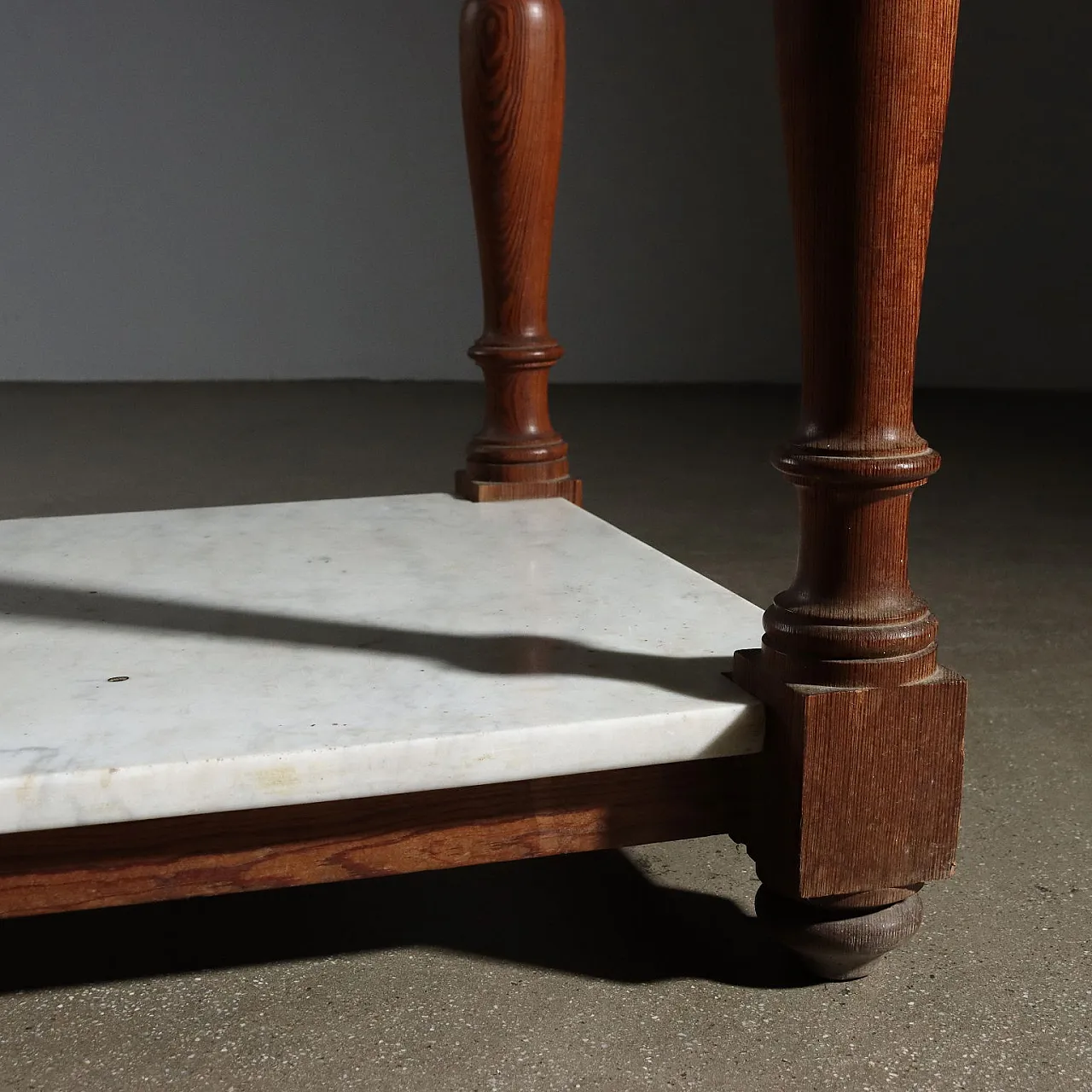 Tavolo da lavoro in larice e marmo, metà '900 10