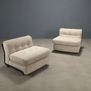 Coppia di poltrone Amanta in plastica, schiuma e tessuto, '900