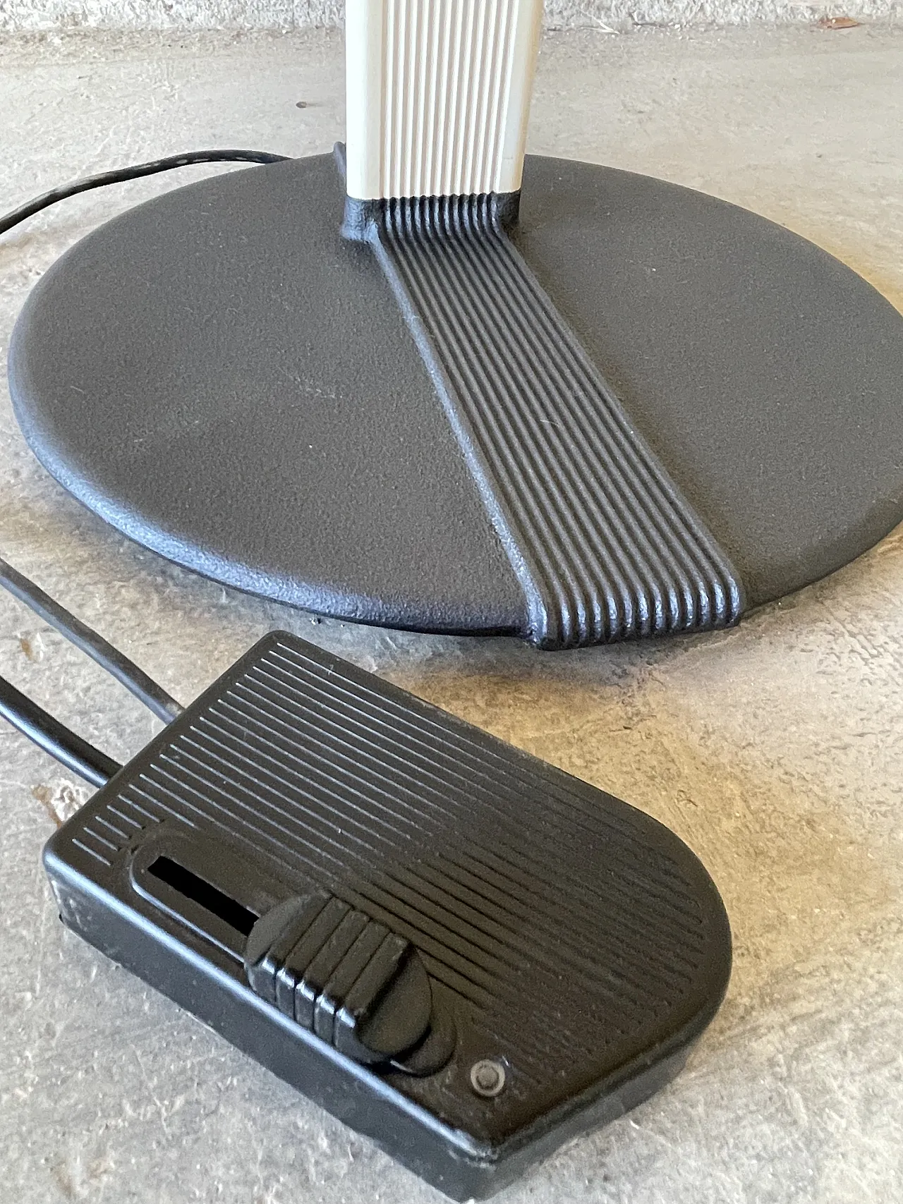 Floor lamp by Nuova Lamperti, 80s 5