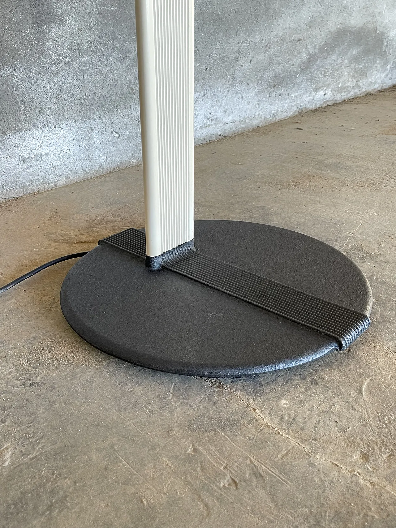 Floor lamp by Nuova Lamperti, 80s 7