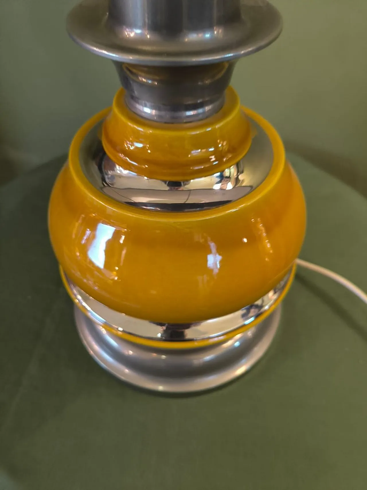 Lampada in ceramica e acciaio con paralume decorato, anni '70 2