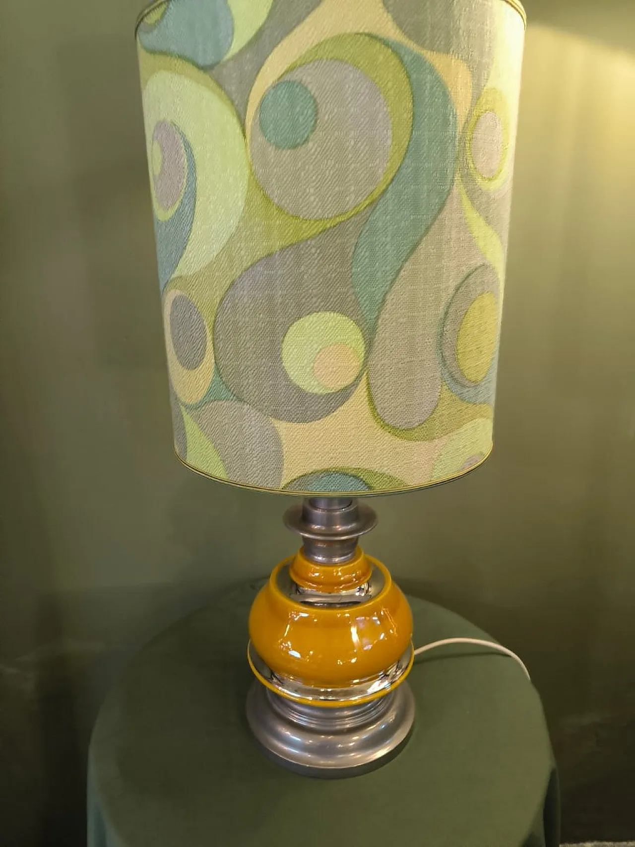 Lampada in ceramica e acciaio con paralume decorato, anni '70 4