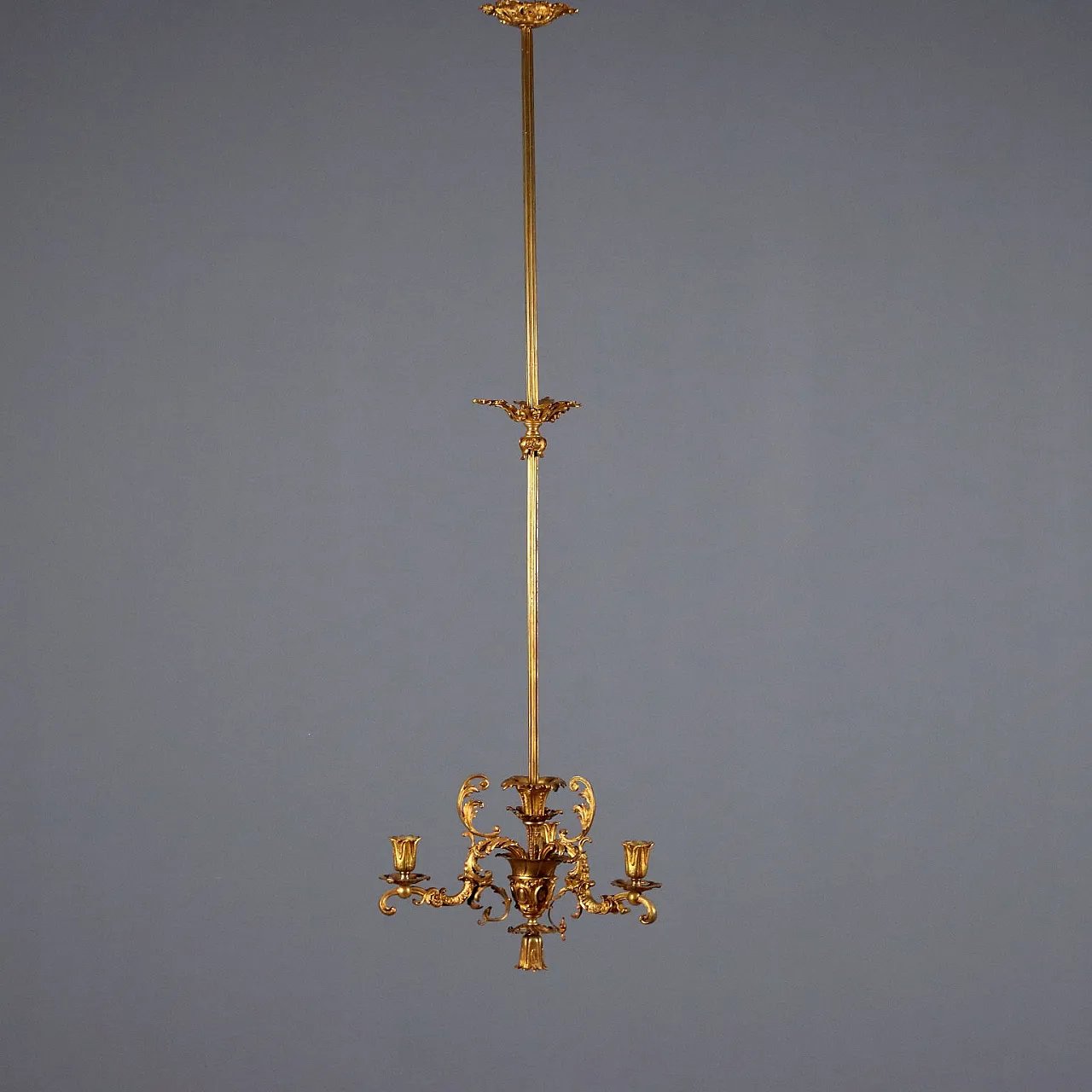 Lampadario in bronzo cesellato e dorato, '900 1