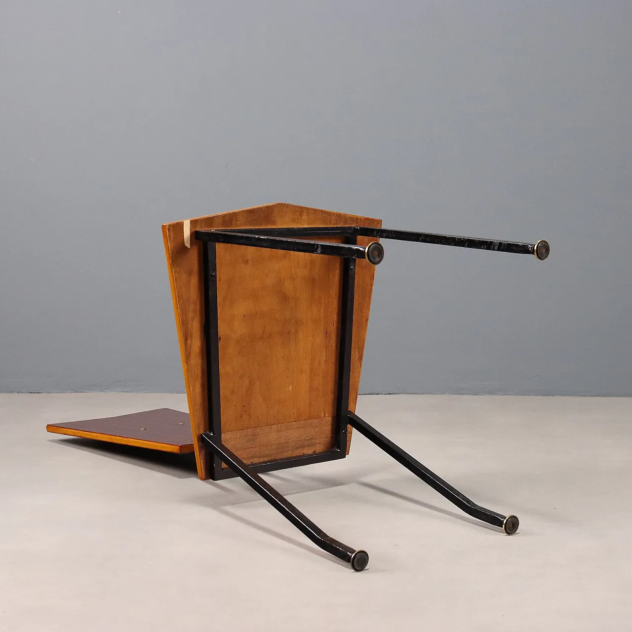 Sedia in metallo laccato con seduta e schienale in multistrato, '900 9