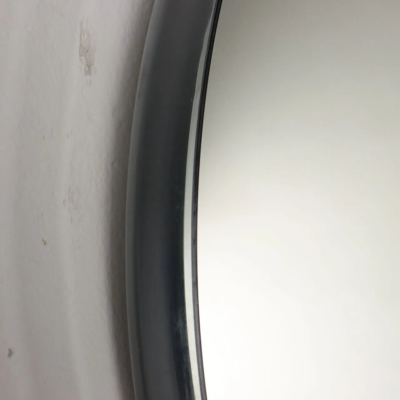 Specchio da parete rotondo in metacrilato, anni '60 4