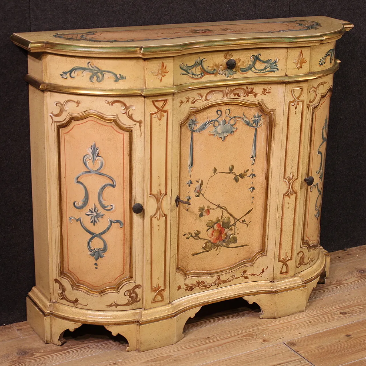 Credenza italiana laccata, dipinta e dorata, '900 1