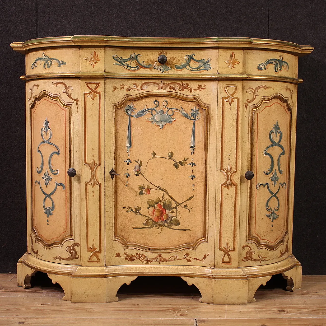 Credenza italiana laccata, dipinta e dorata, '900 2