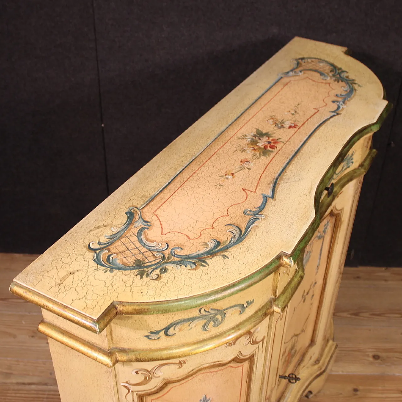 Credenza italiana laccata, dipinta e dorata, '900 5