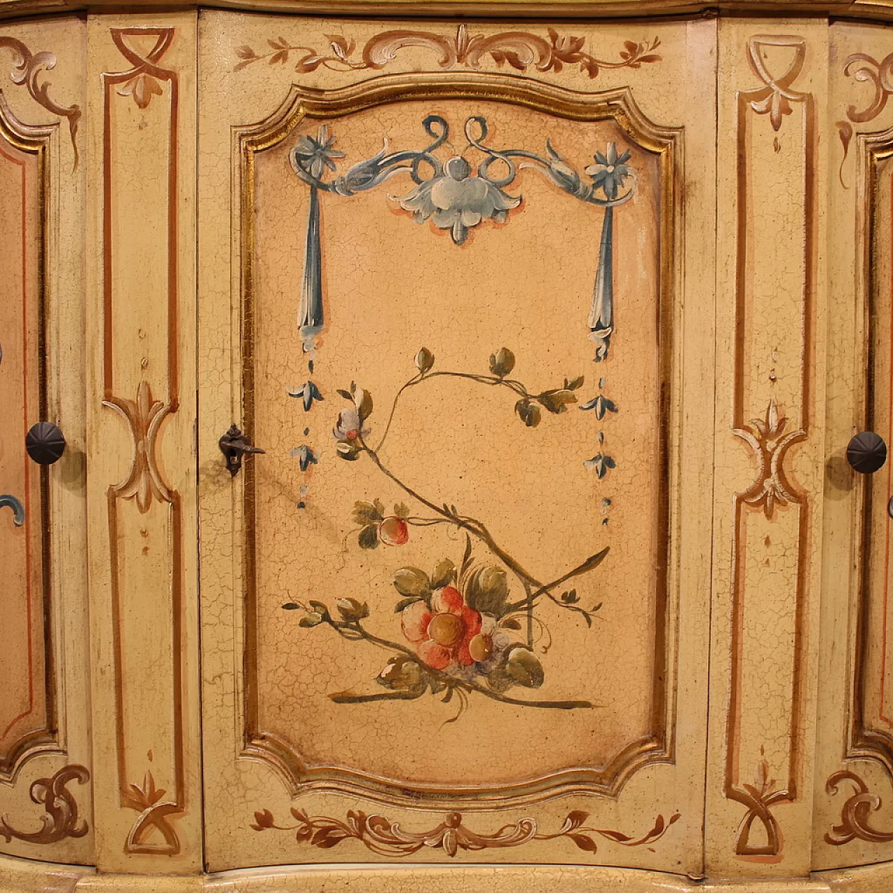 Credenza italiana laccata, dipinta e dorata, '900 10