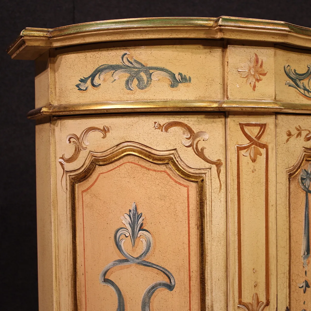 Credenza italiana laccata, dipinta e dorata, '900 11