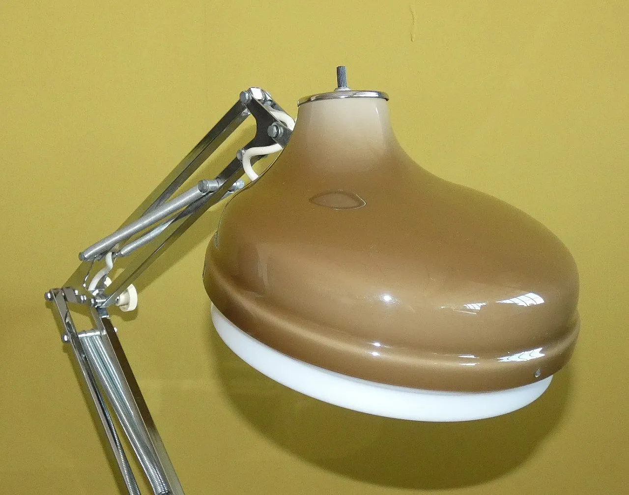 Lampada da tavolo in metallo, Italia, anni '60 10