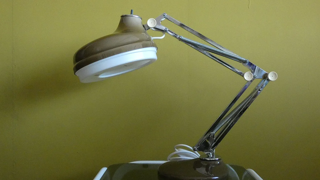 Lampada da tavolo in metallo, Italia, anni '60 11