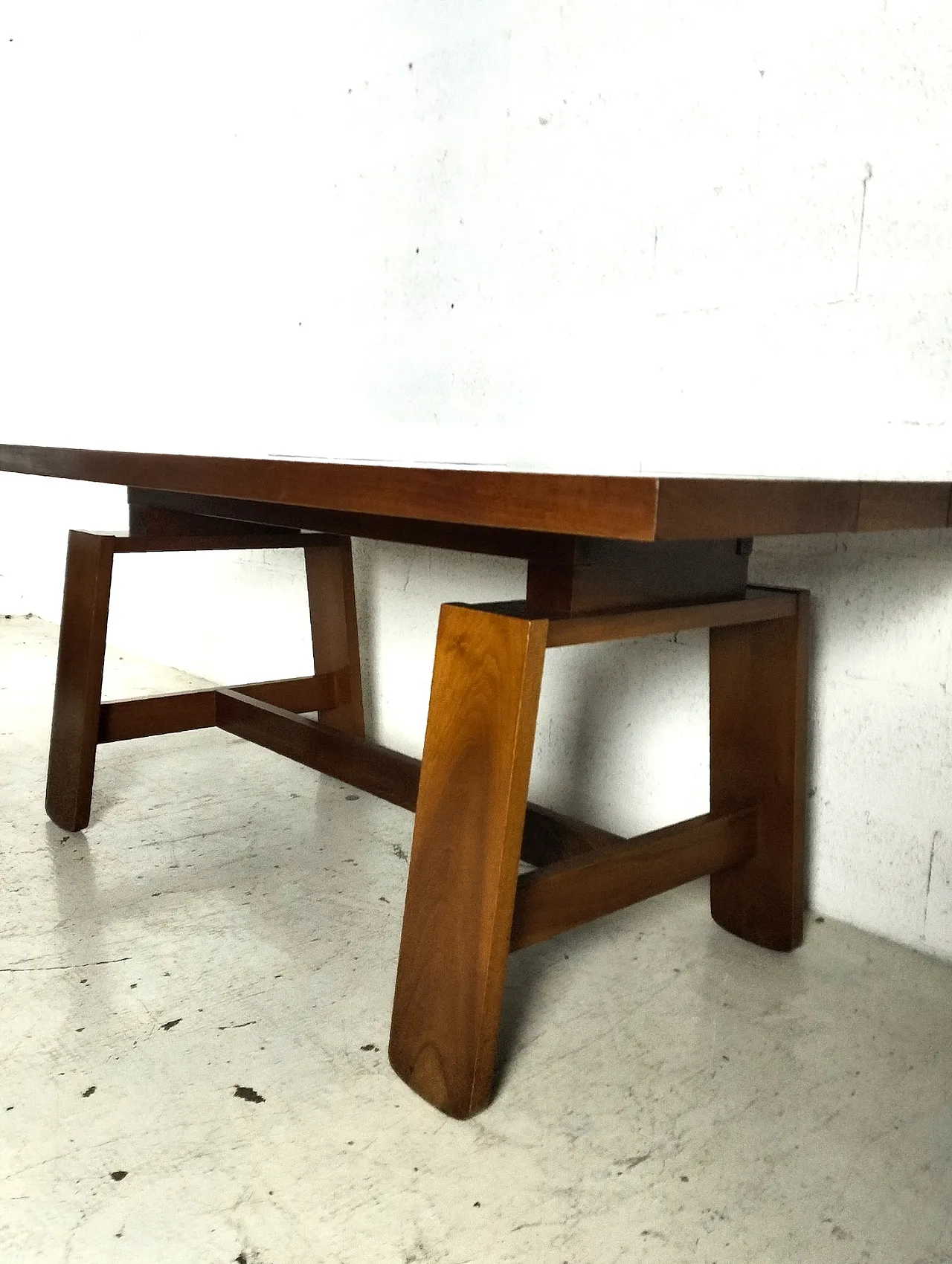 Walnut dining table 611 model by S. Coppola for Bernini, 70s 3