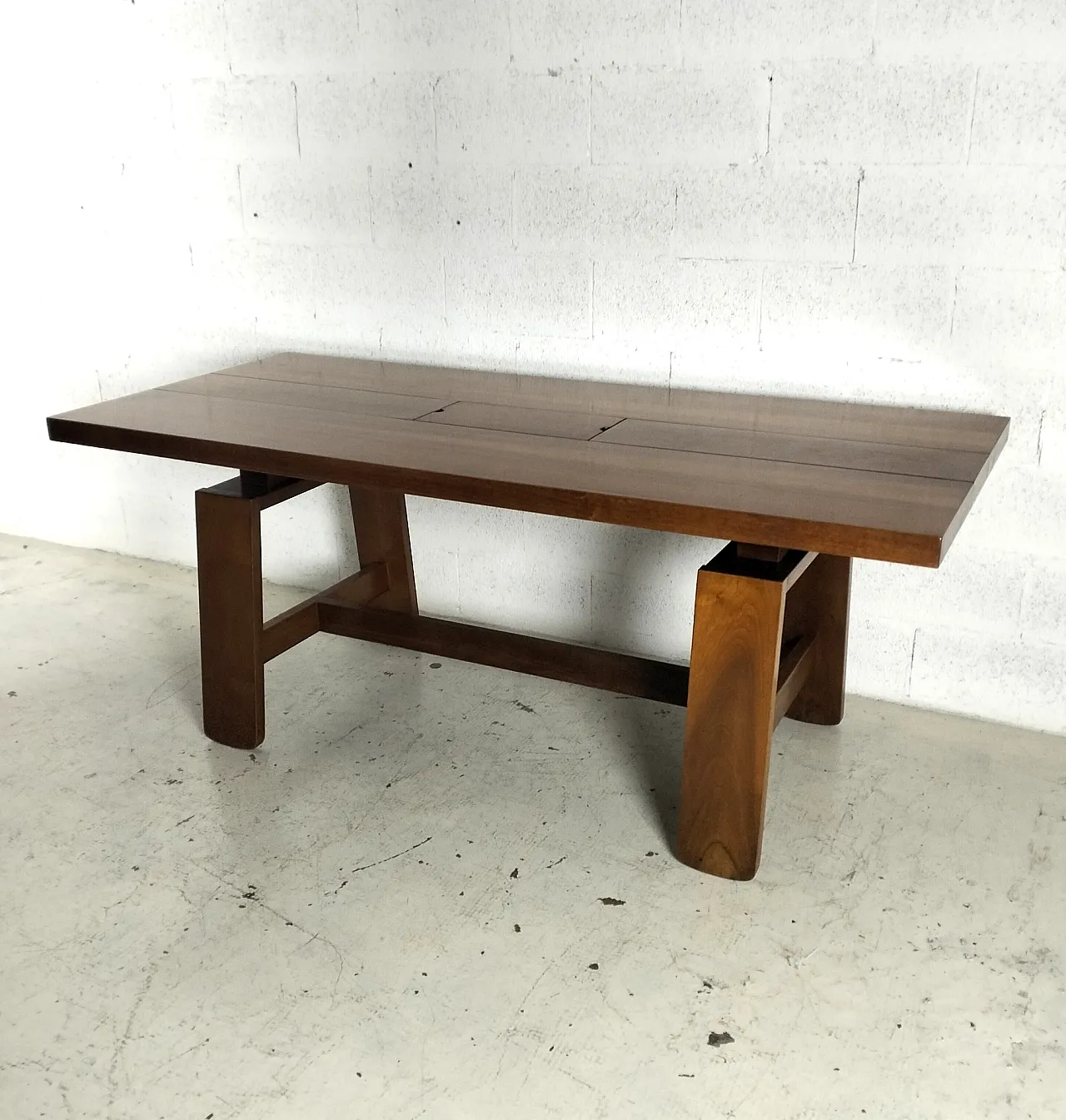 Walnut dining table 611 model by S. Coppola for Bernini, 70s 10
