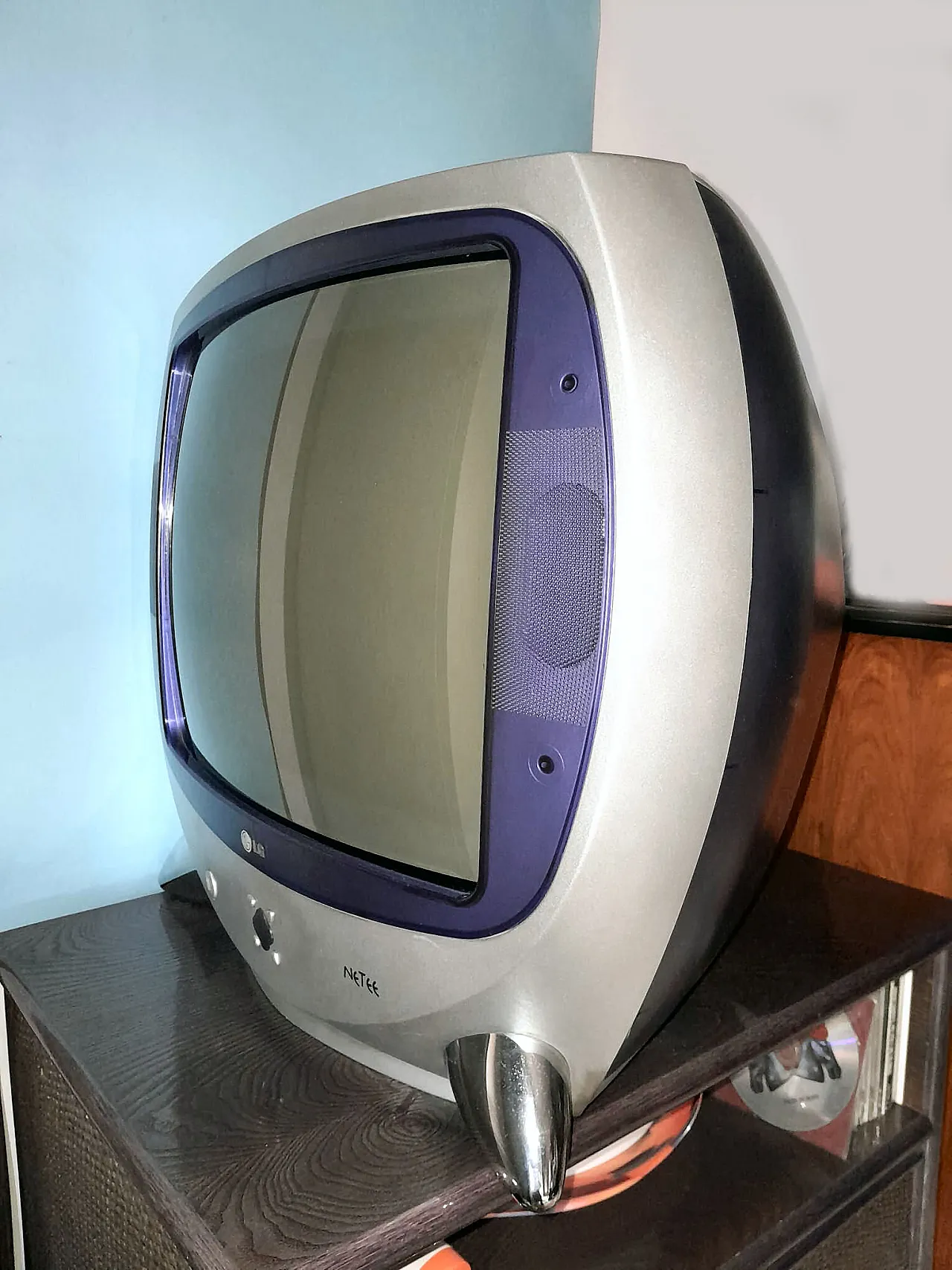 LG television, 90s 4