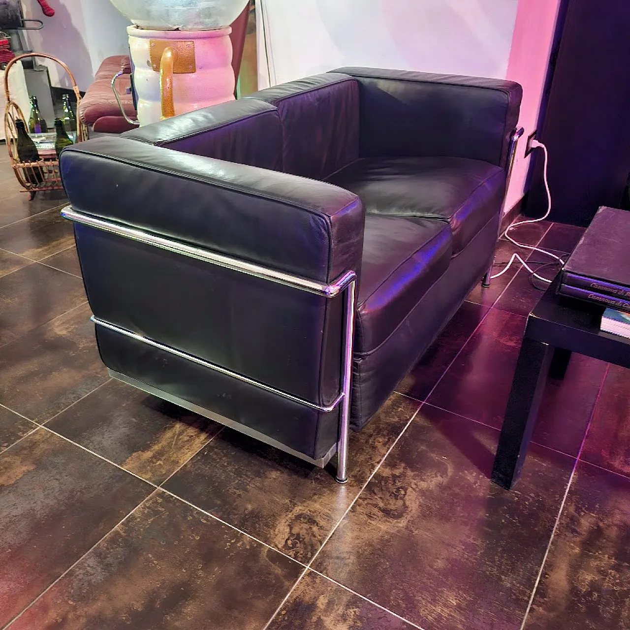 Divano 2 posti in pelle nello stile di Le Corbusier 3