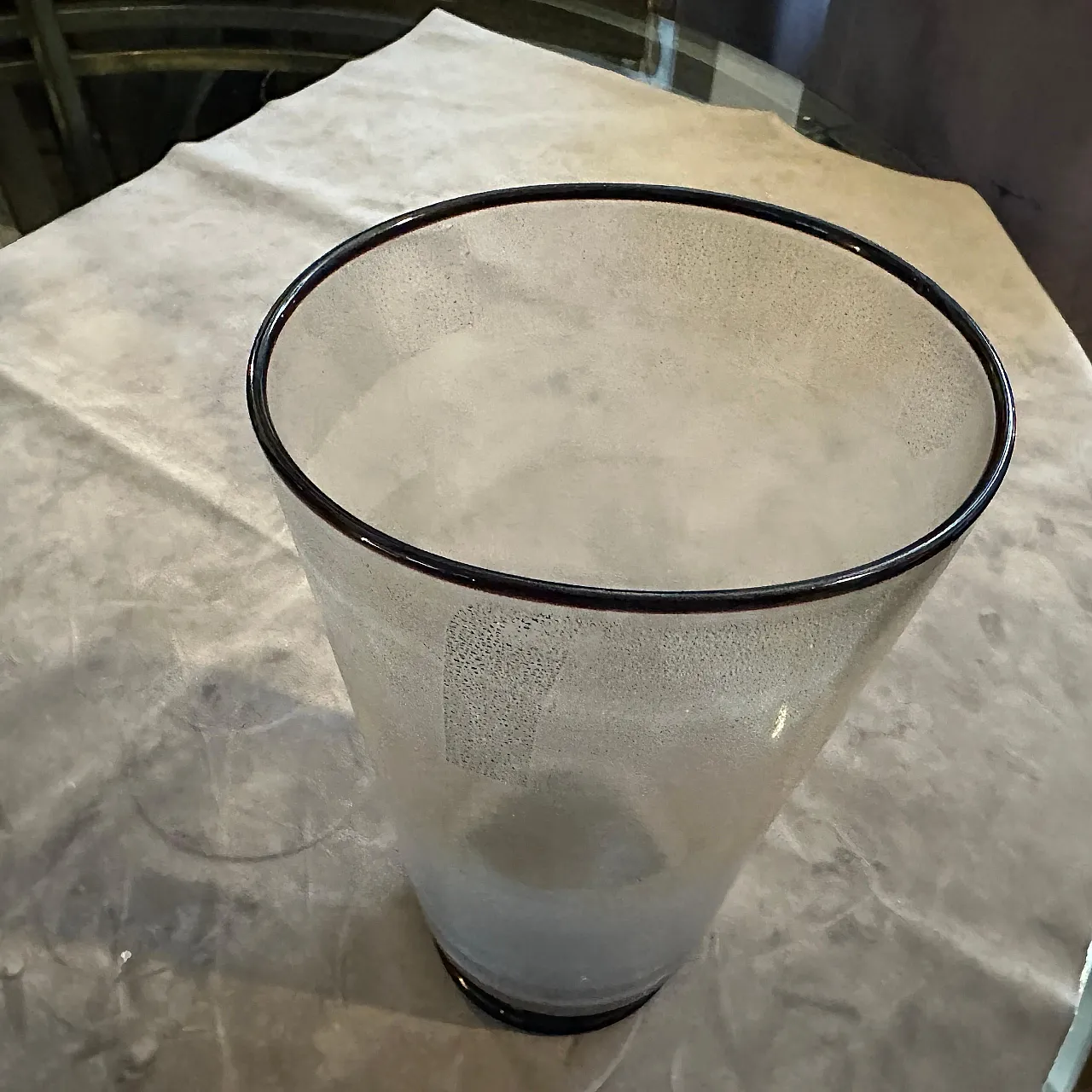 Vaso moderno in vetro trasparente nero e oro di Murano, anni '70 14