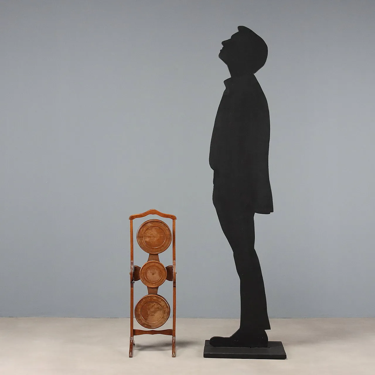 Walnut valet table with trays, 19th century 3