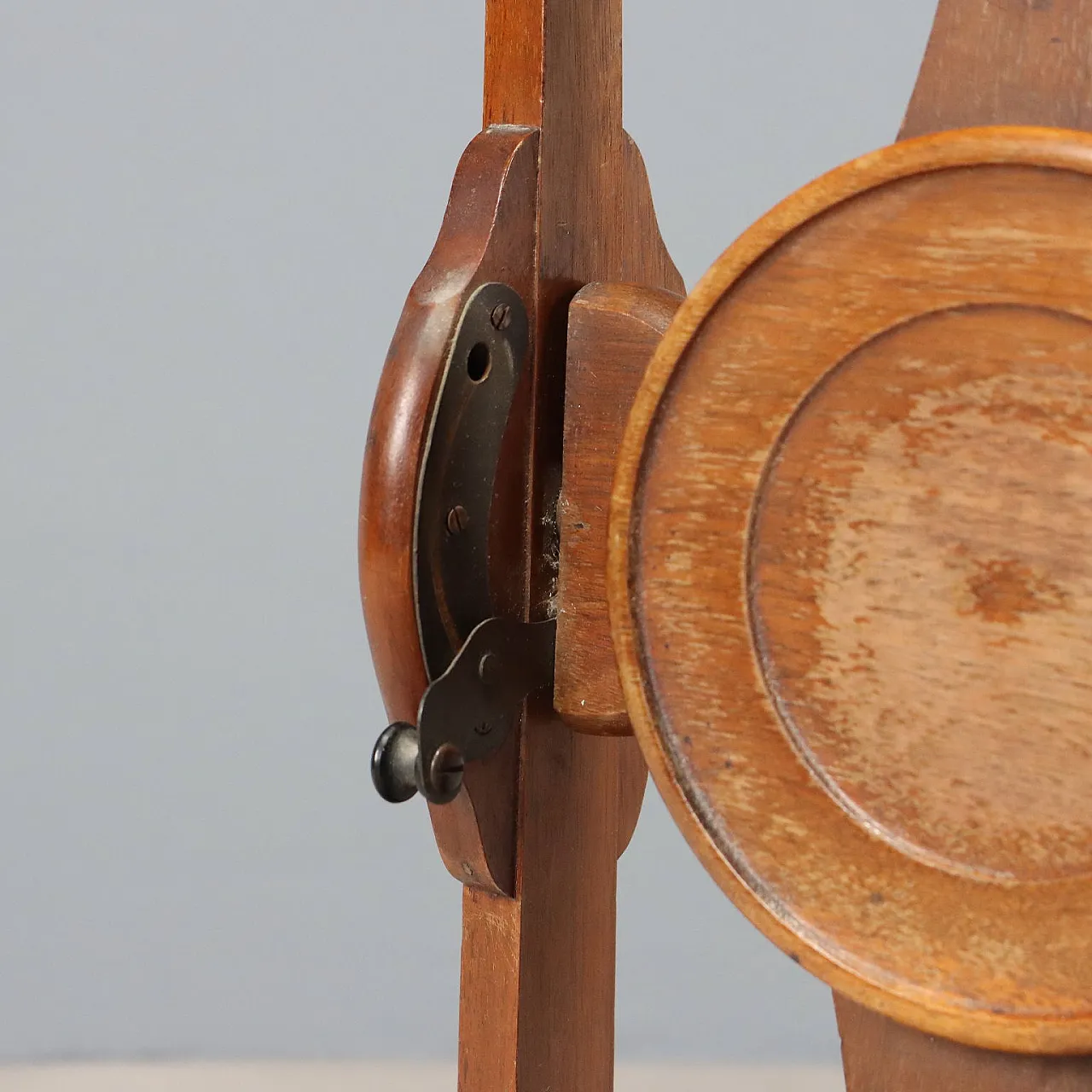Walnut valet table with trays, 19th century 7