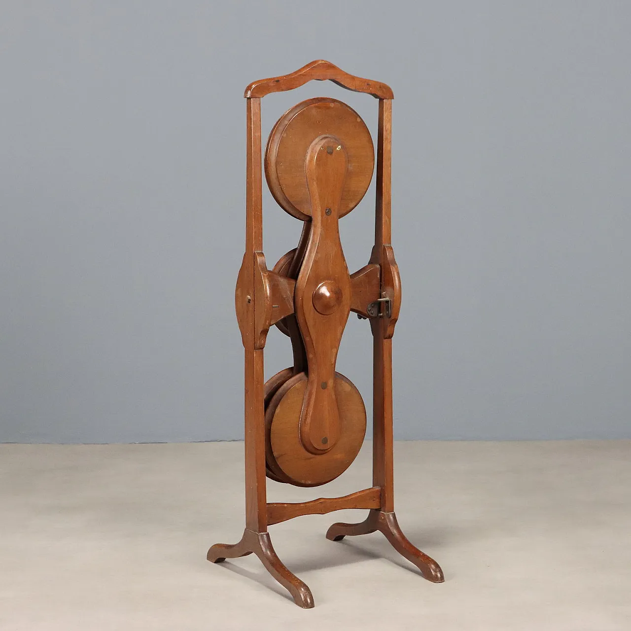 Walnut valet table with trays, 19th century 10