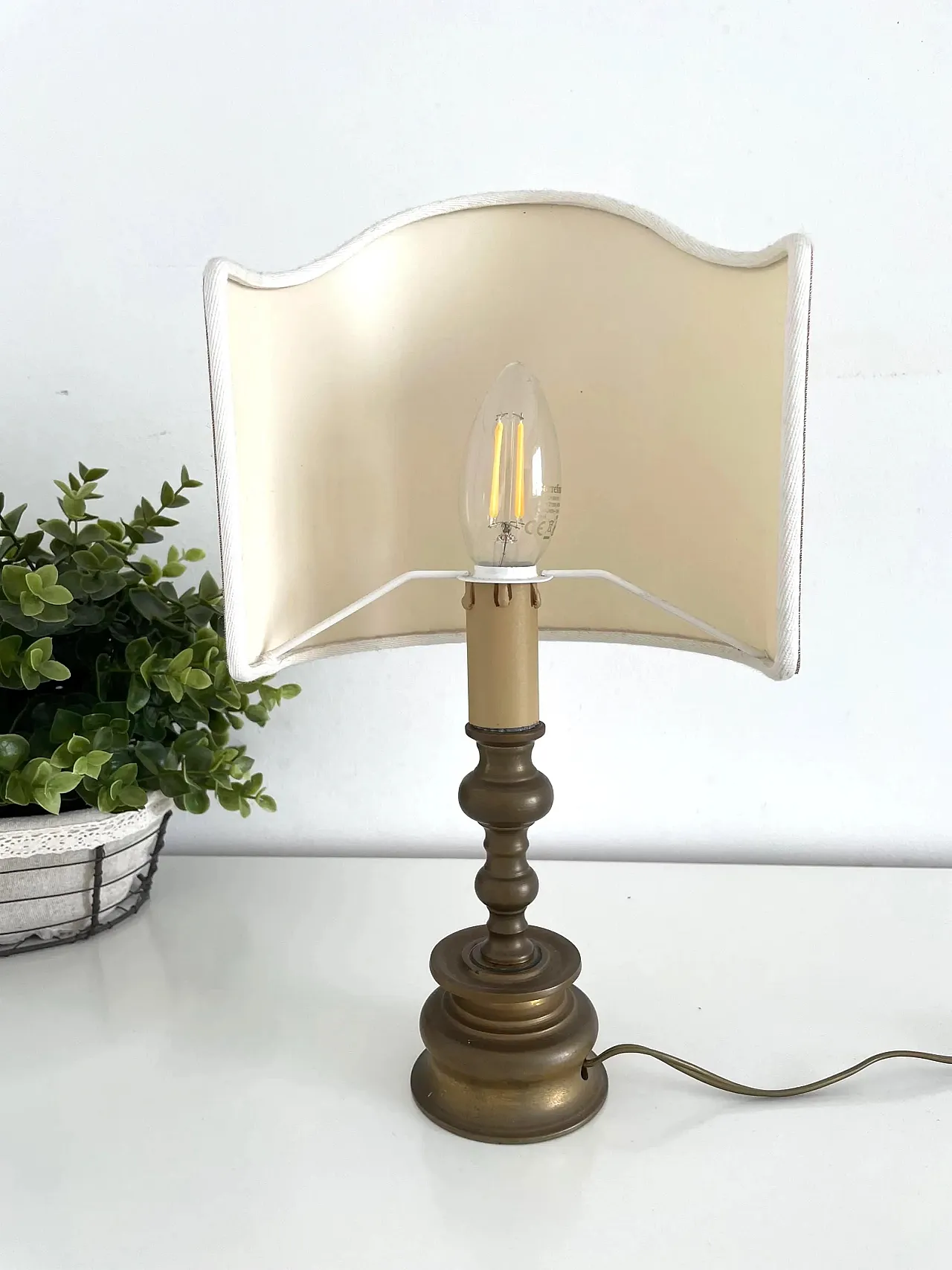 Paralume Cavo In Metallo Con Ombra Albero – Design Intagliato A Mano Per Lampada Da Tavolo E27