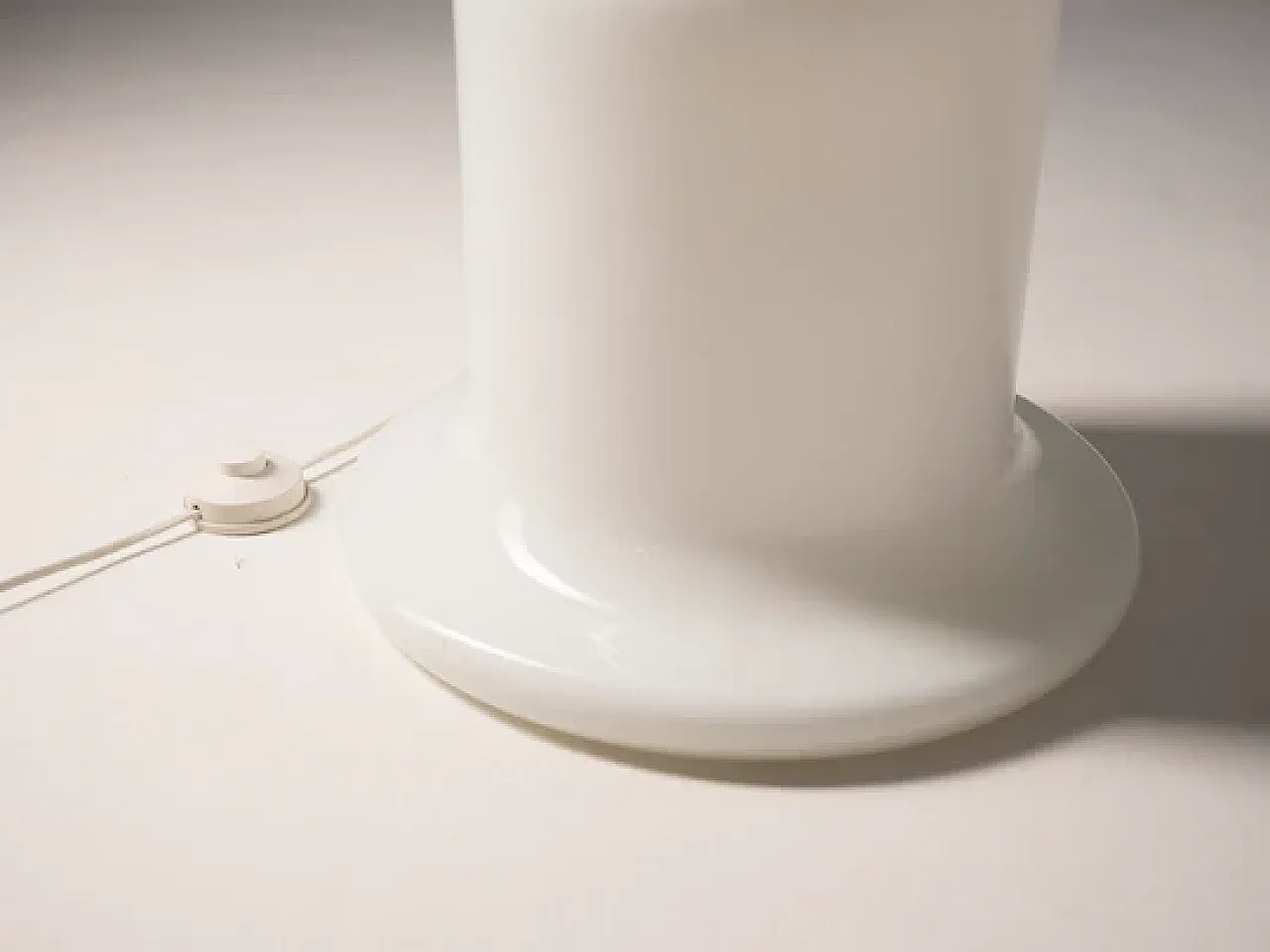 Lampada da terra in vetro pieno di Karel Volf, fine '900 9