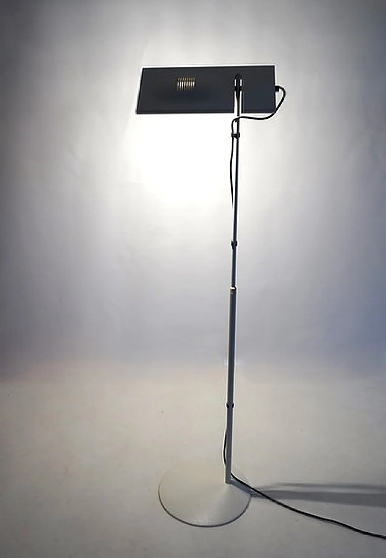 Lampada da terra PAF Duna di Mario Barbaglia e Marco Colombo, anni '80 9