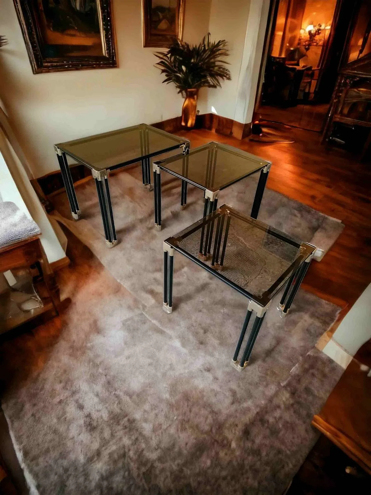 3 tavolini da caffè Trio con vetro fumé, anni '60 1