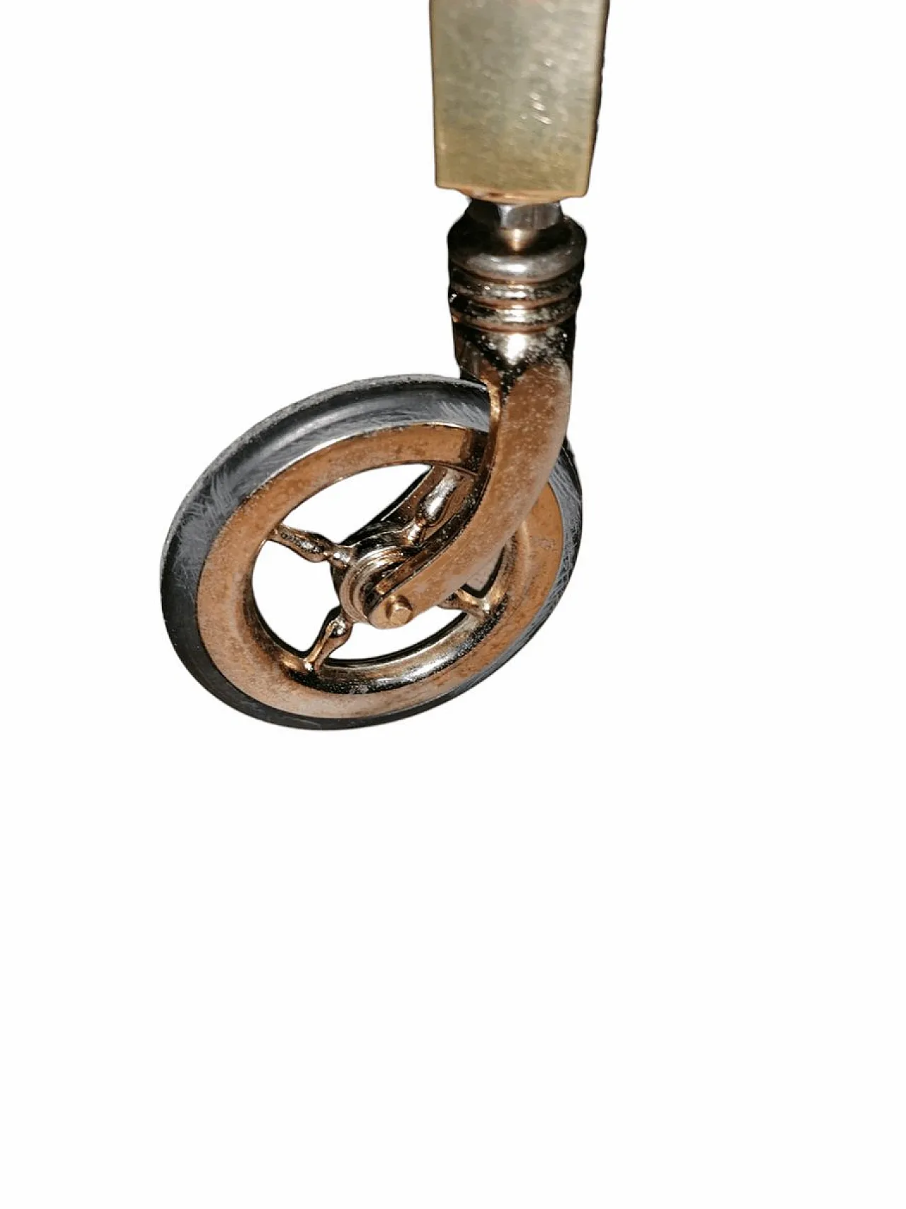 Tavolino da caffè con ruote in ottone e piani in vetro, anni '50 6