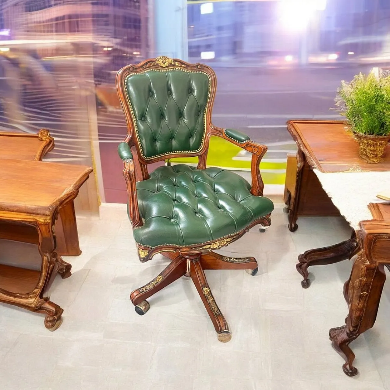 Sedia presidenziale girevole in legno con seduta in pelle, anni 2000 2