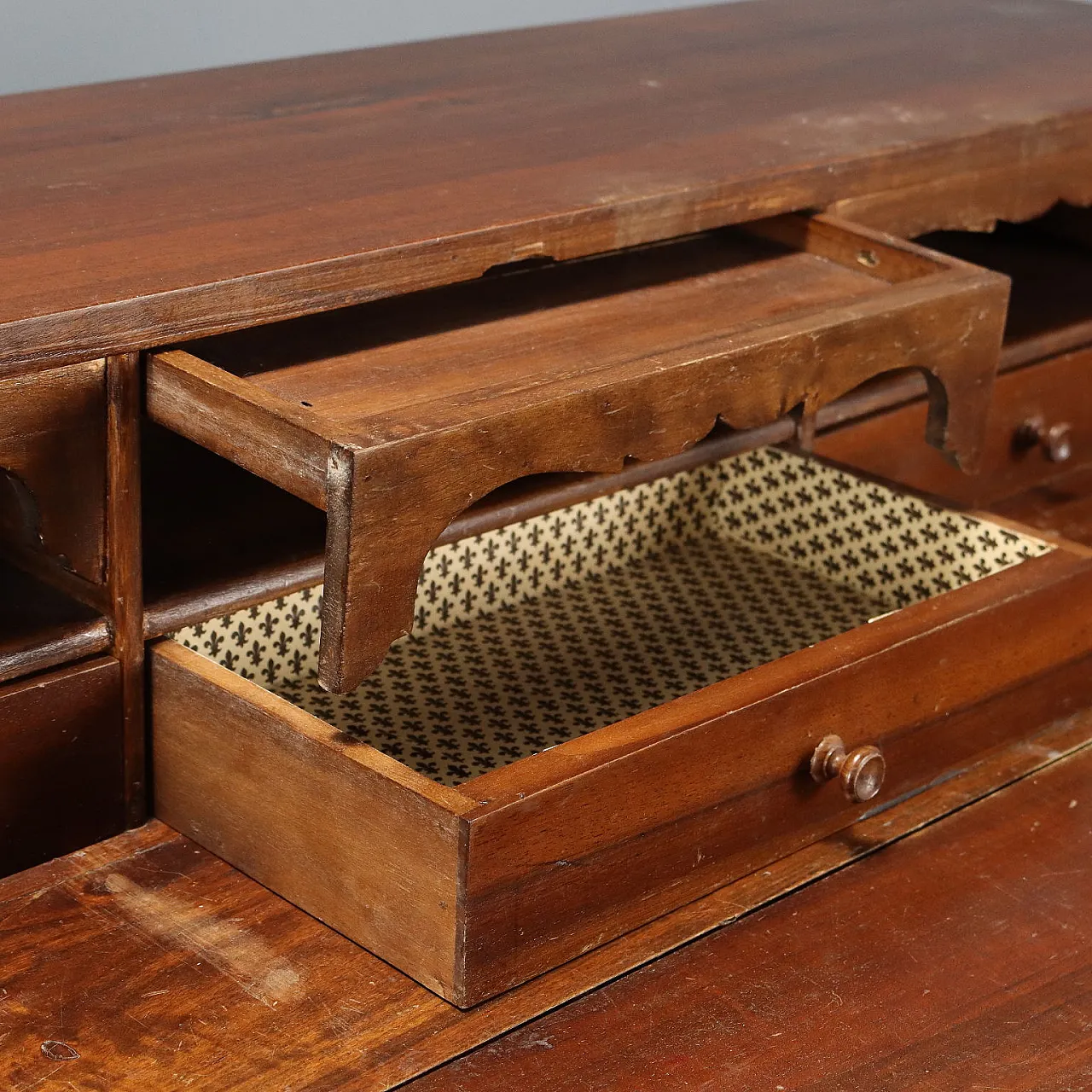 Cassettiera a ribalta in noce e semiminima, fine '800 4