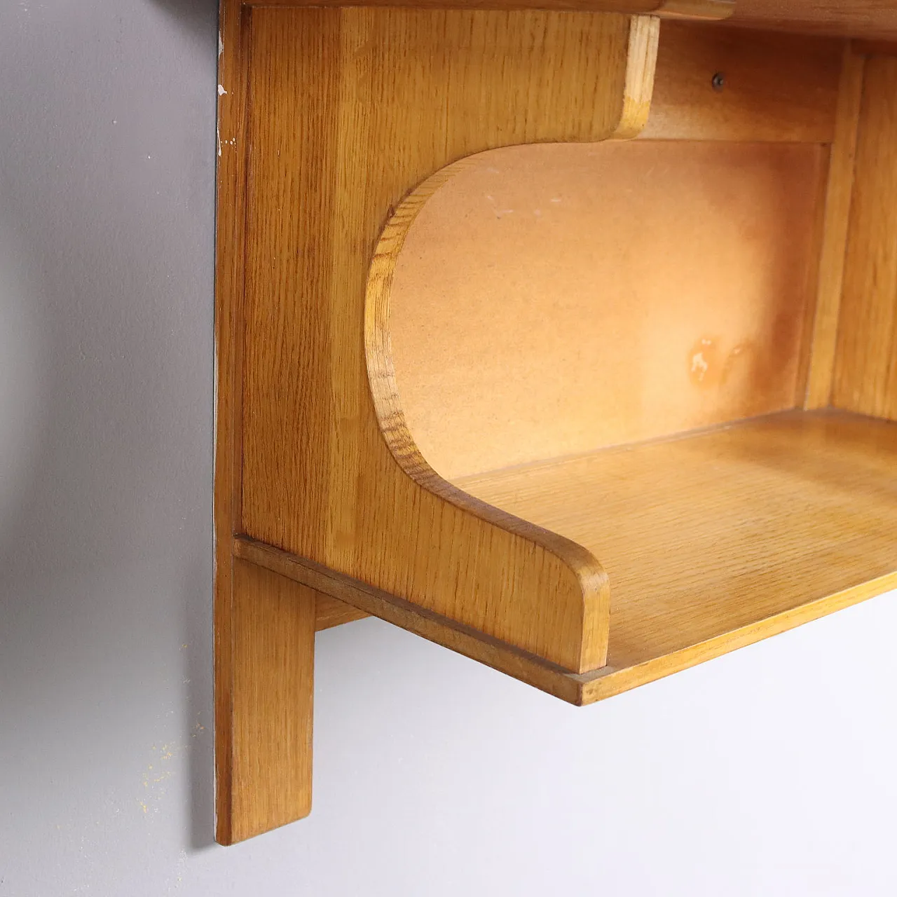 Scaffale impiallacciato in rovere e laminato, anni '50 4