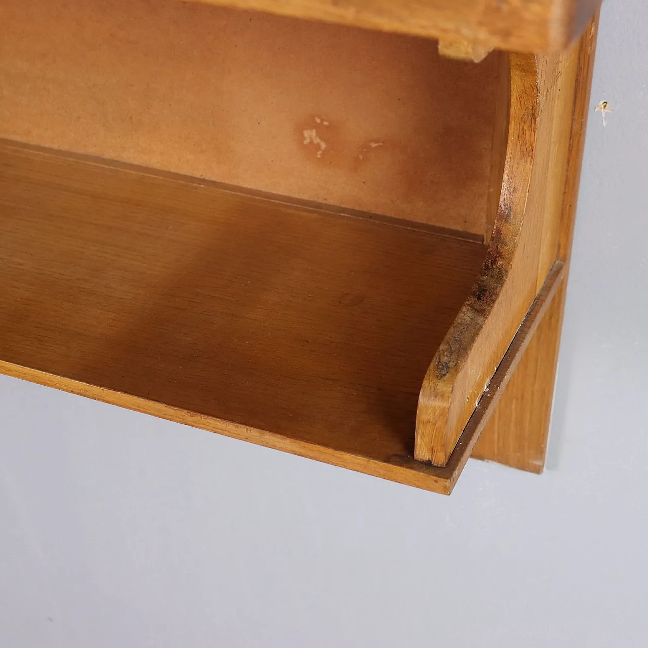 Scaffale impiallacciato in rovere e laminato, anni '50 6