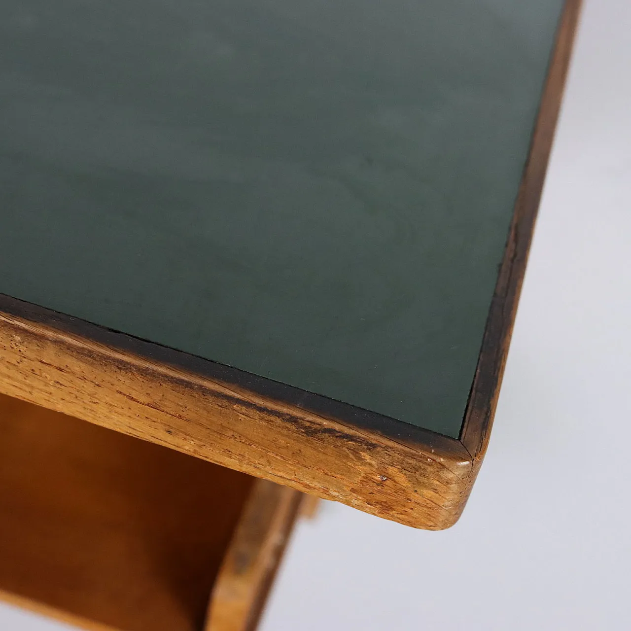 Scaffale impiallacciato in rovere e laminato, anni '50 9