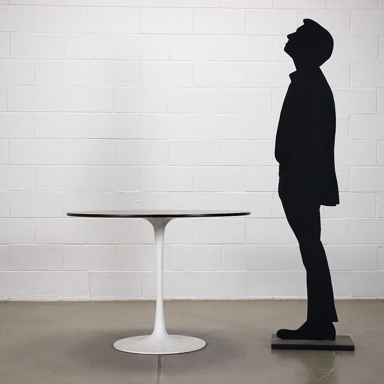 Tavolo rotondo stile Tulip in alluminio e legno, anni '60 2