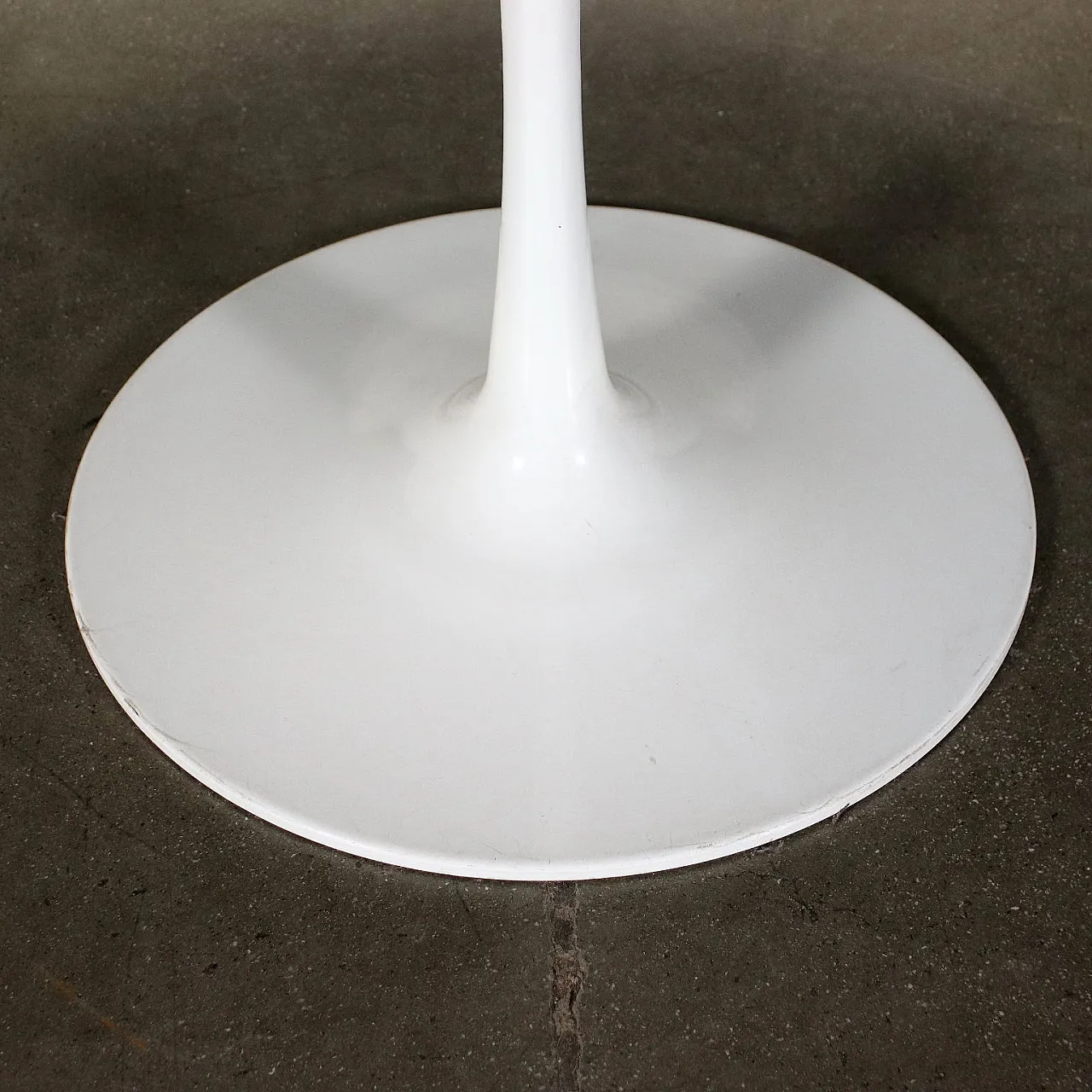 Tavolo rotondo stile Tulip in alluminio e legno, anni '60 5