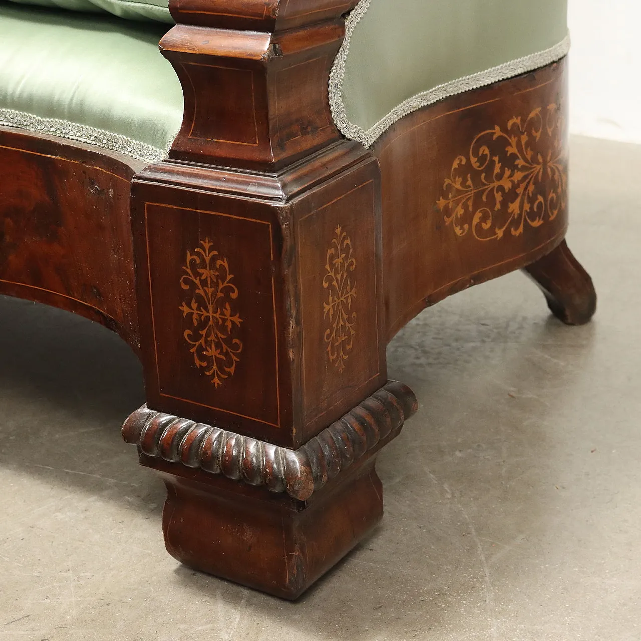 Grande divano in legno e tessuto, metà '800 7