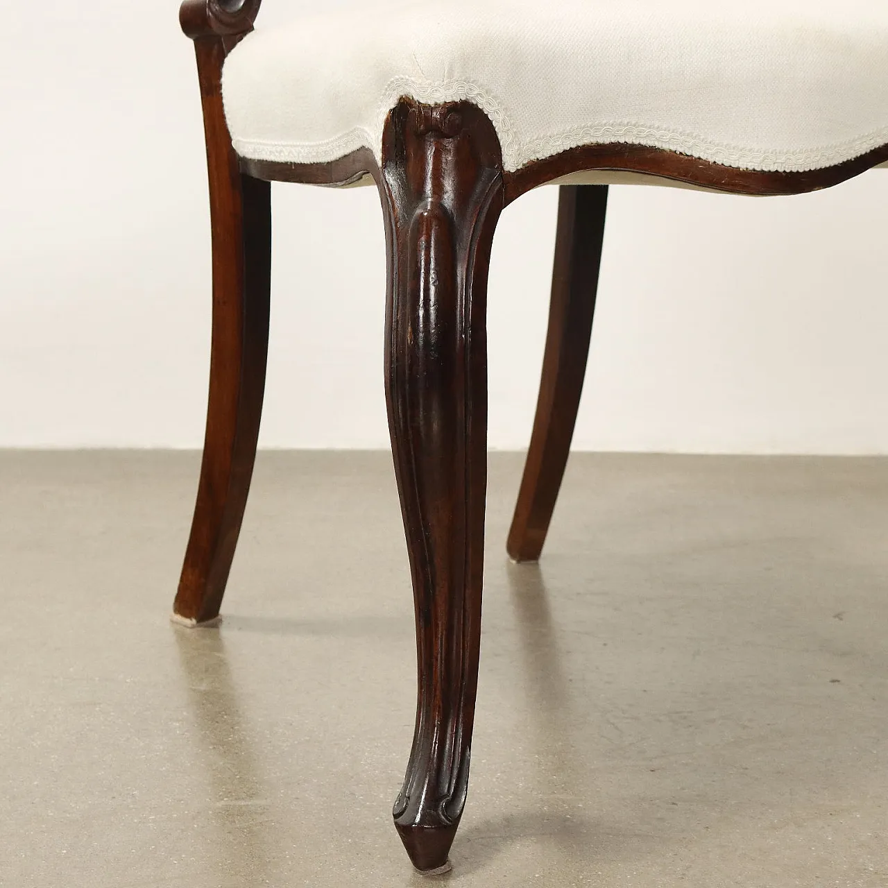 Coppia di sedie in stile Barocchetto in noce e tessuto, '800 5