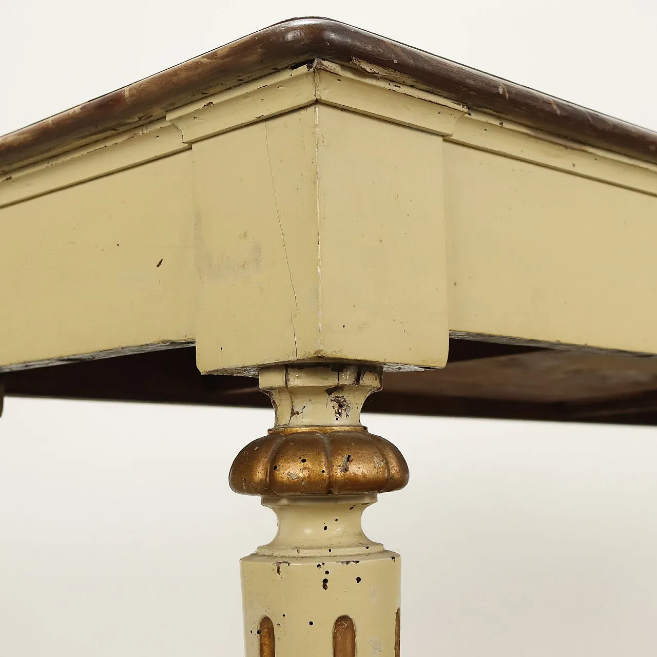 Tavolo in abete laccato, '800 4