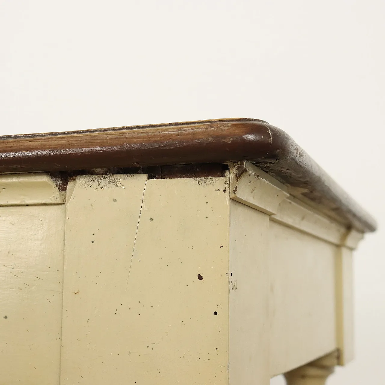 Tavolo in abete laccato, '800 5