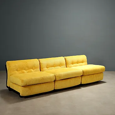 3 Poltrone Amanta in plastica e tessuto, '900