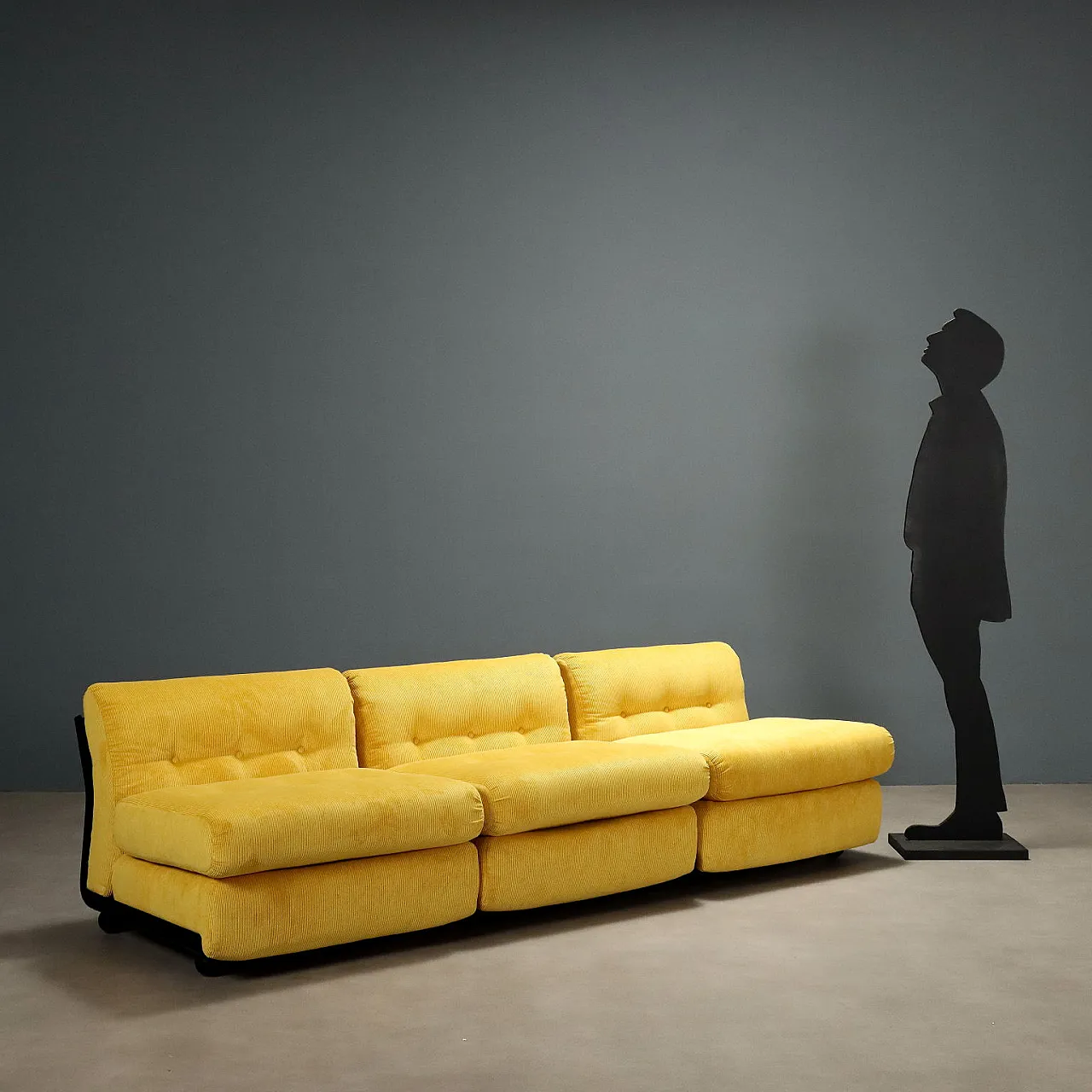 3 Poltrone Amanta in plastica e tessuto, '900 2