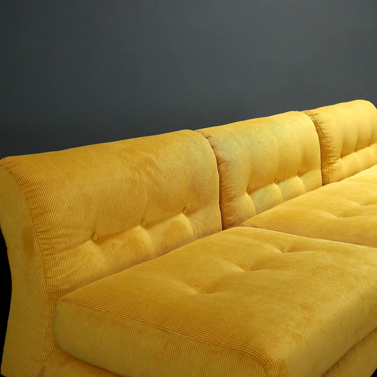 3 Poltrone Amanta in plastica e tessuto, '900 3