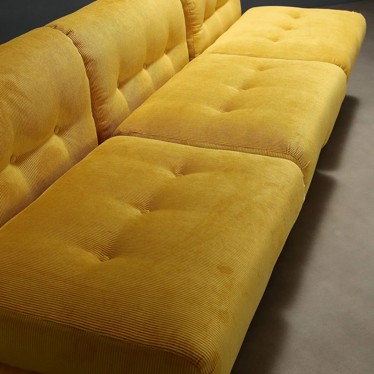 3 Poltrone Amanta in plastica e tessuto, '900 4