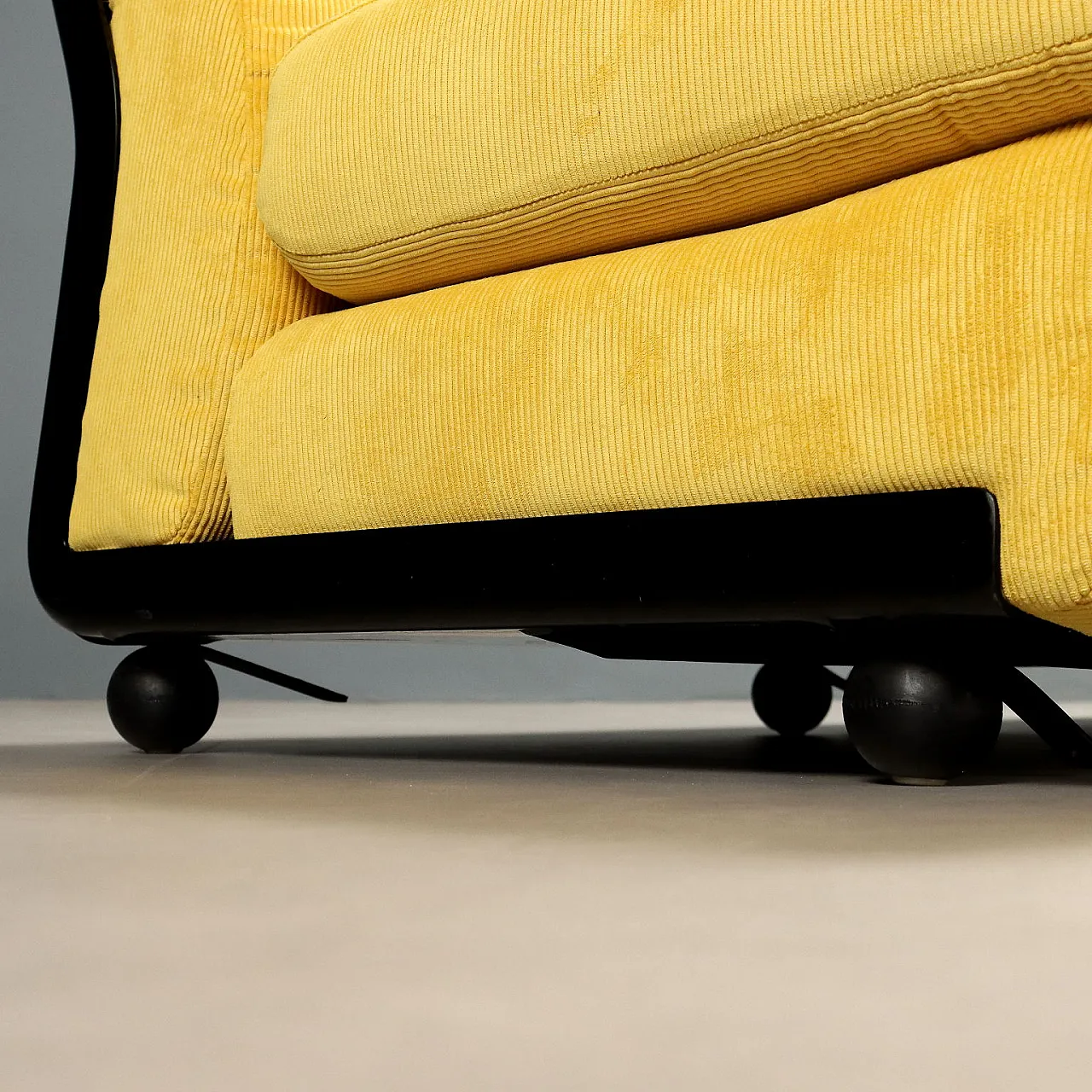 3 Poltrone Amanta in plastica e tessuto, '900 5