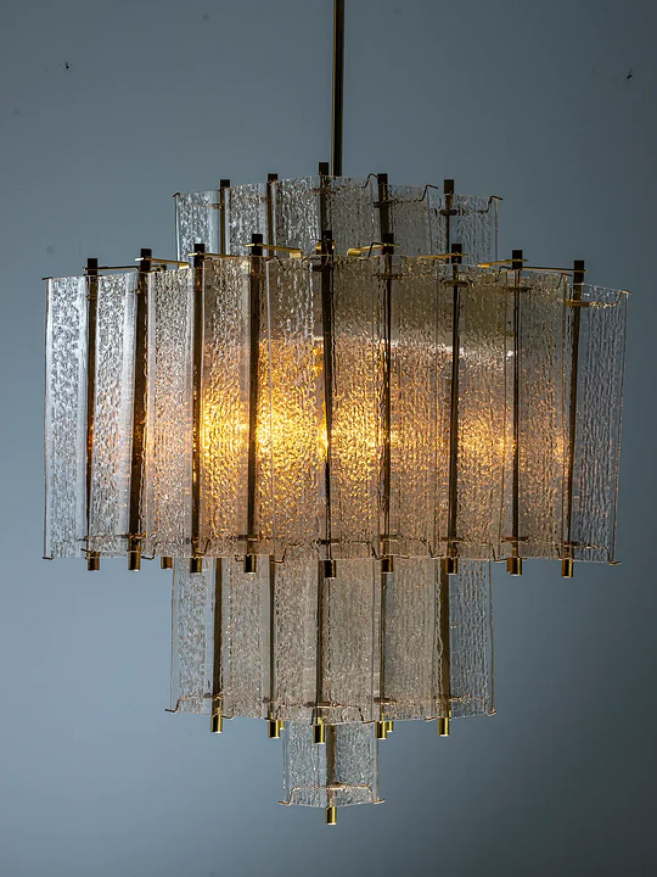 Lampadario in ottone e vetro ghiacciato strutturato, anni '50 1